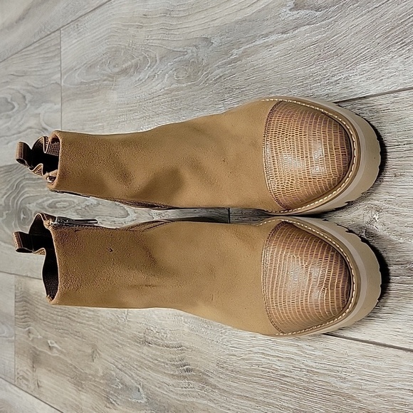 Donald Pliner Size 8 Tinsley 2 Wedge Bootie - Picture 6 of 10